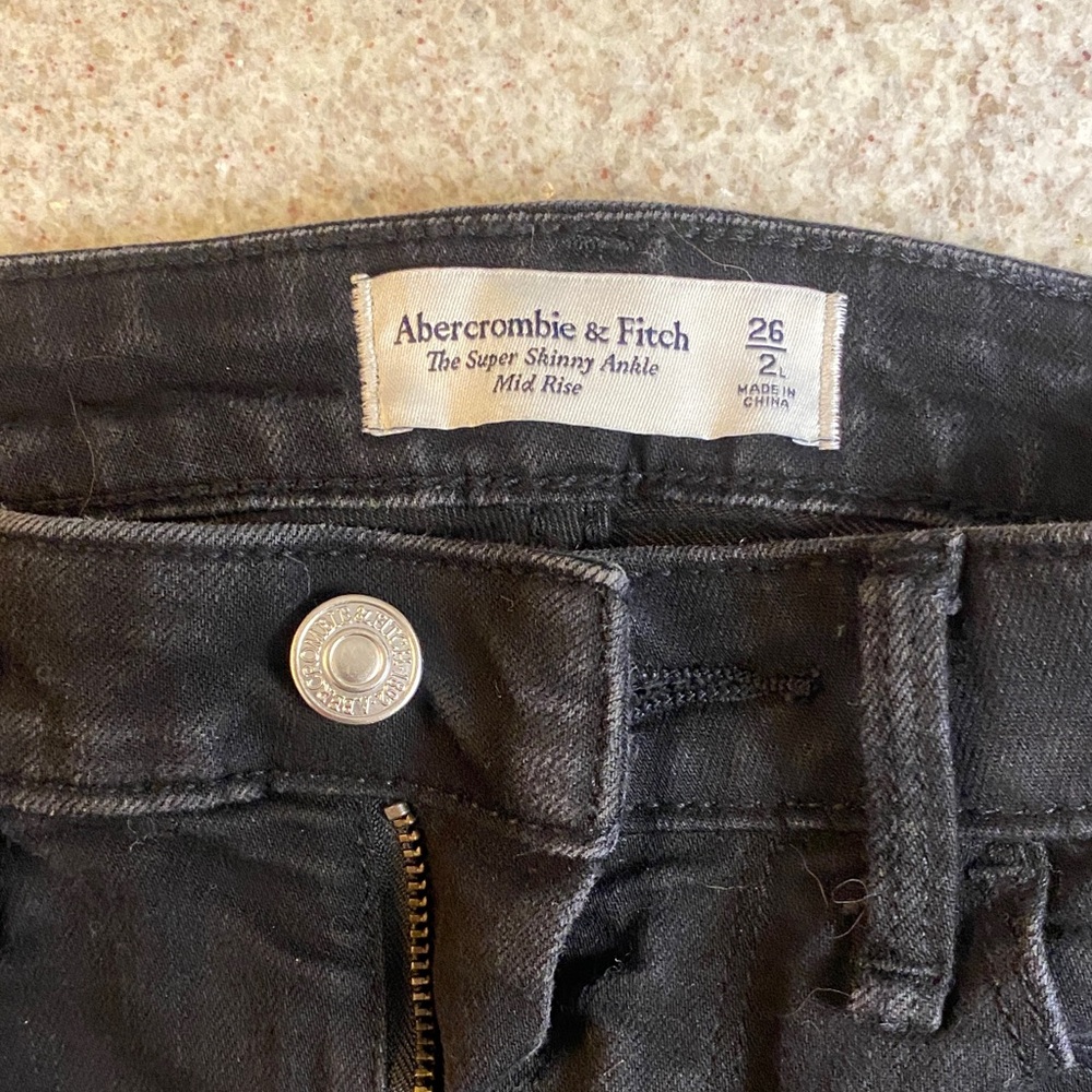 Abercrombie & Fitch Women's Black Ankle Jeans
